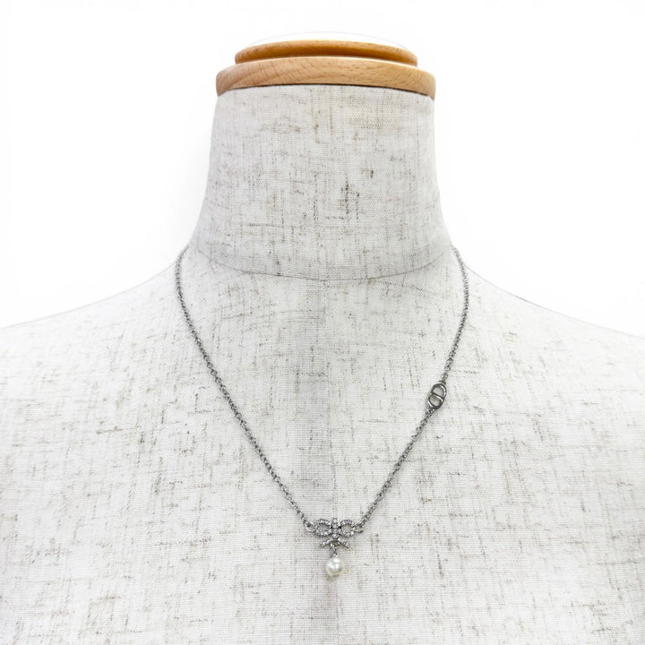 Excellent DIOR Necklace CD logo, ribbon motif, rhinestones, faux pearls Silver