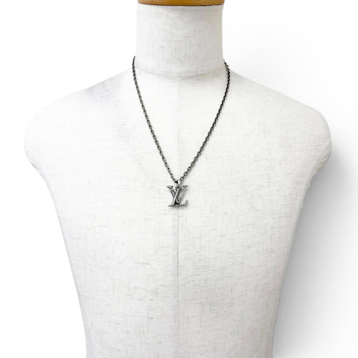 Pristine LOUIS VUITTON Necklace LV Whisper Logo Motif Chain