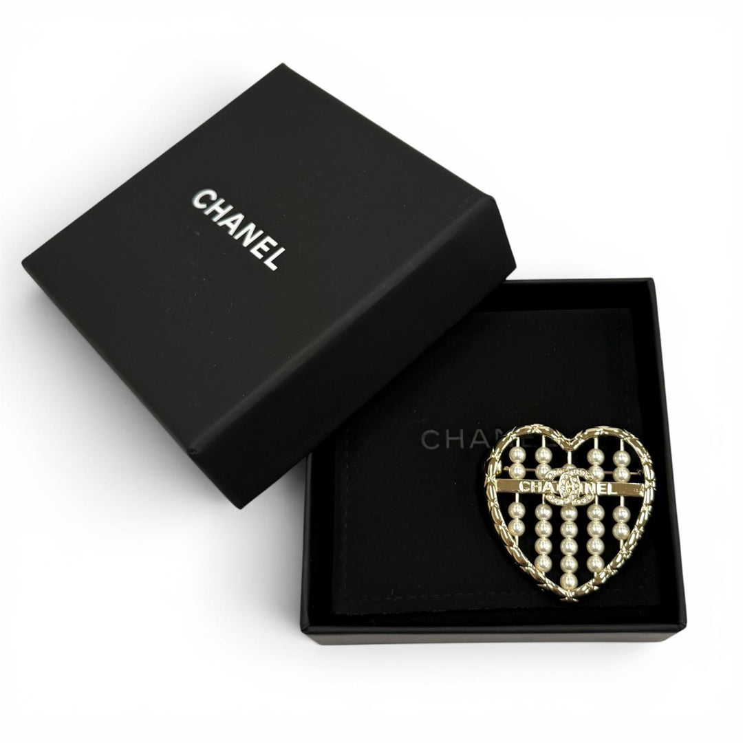 Excellent CHANEL Brooch COCO Mark Matelassé Heart gold Women B25A ABG046