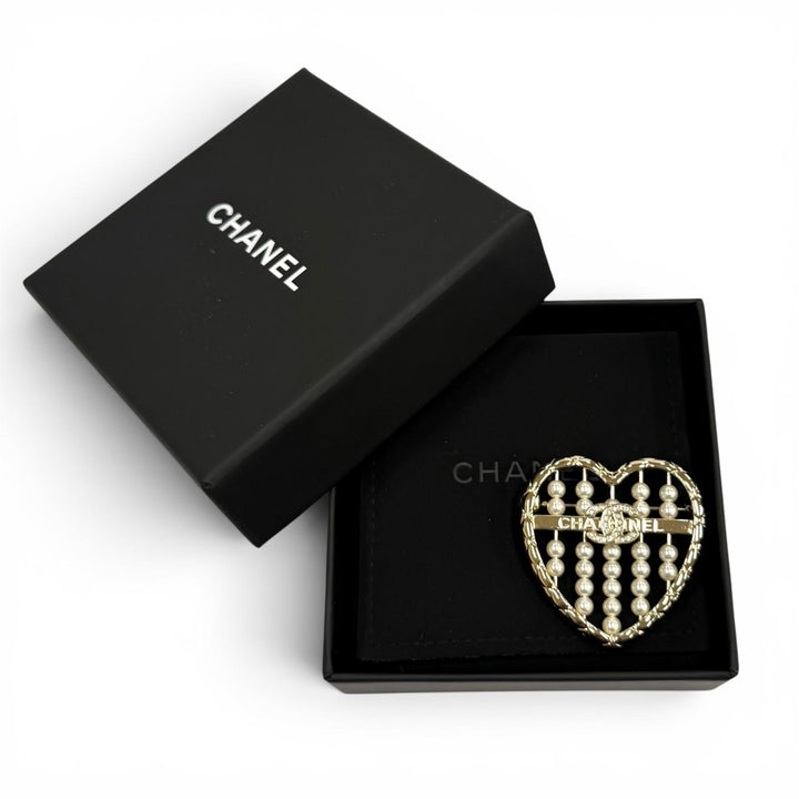 Excellent CHANEL Brooch COCO Mark Matelassé Heart gold Women B25A ABG046