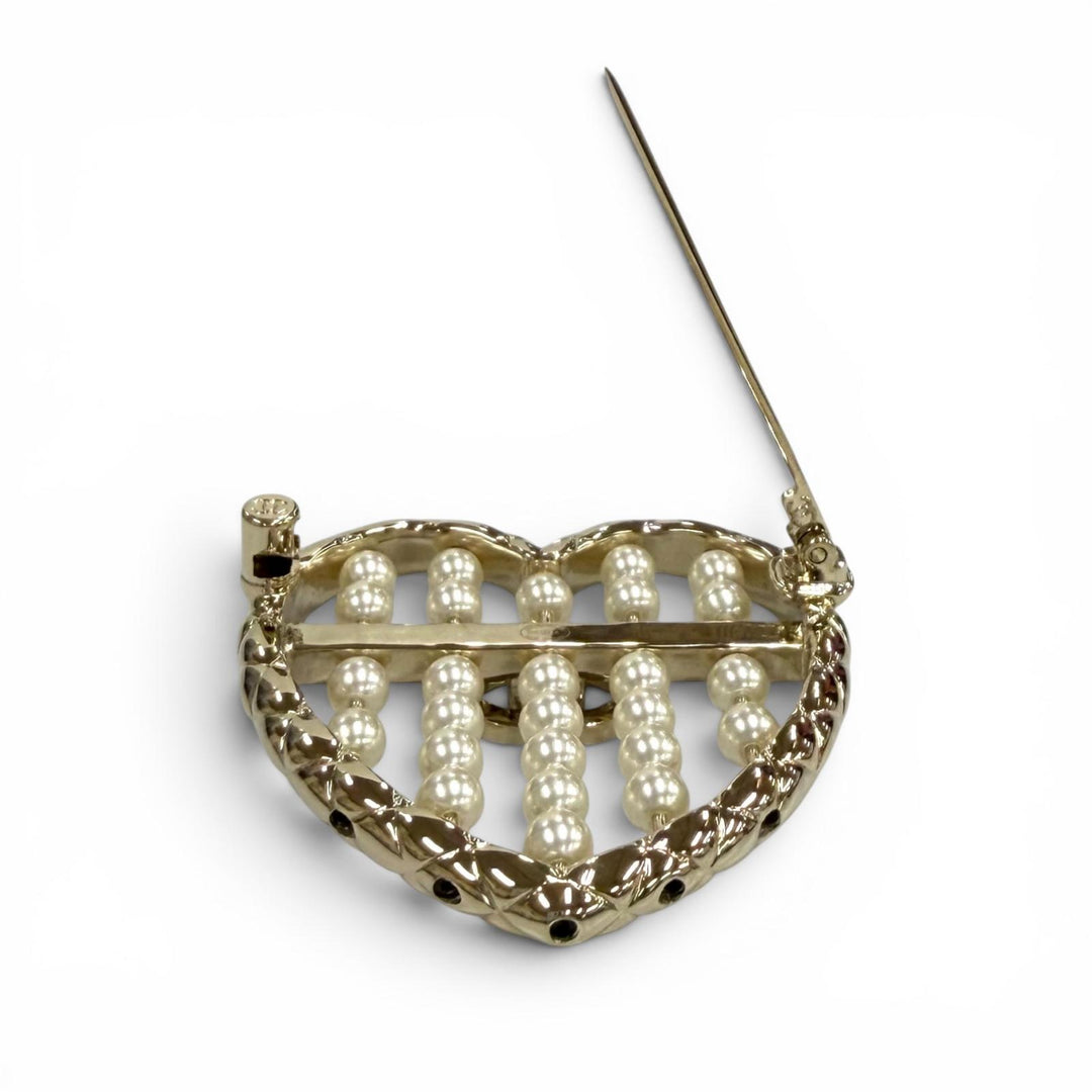 Excellent CHANEL Brooch COCO Mark Matelassé Heart gold Women B25A ABG046