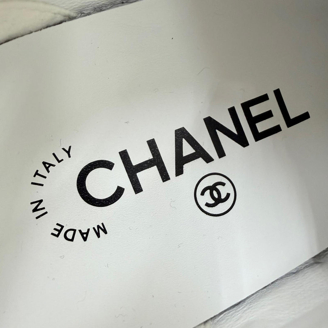 Excellent CHANEL Low cut sneakers COCO Mark leather white Women 38 G39978