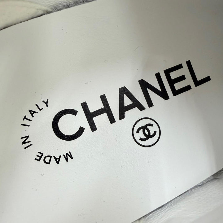 Excellent CHANEL Low cut sneakers COCO Mark leather white Women 38 G39978