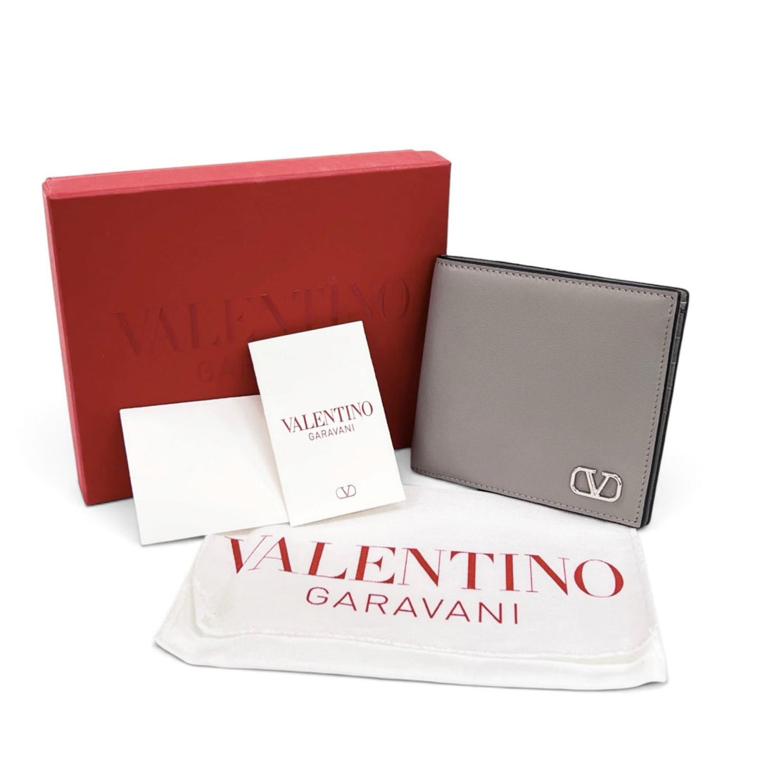 Pristine Valentino Garavani Bifold Wallet V logo gray leather mens 1Y2P0445LMV