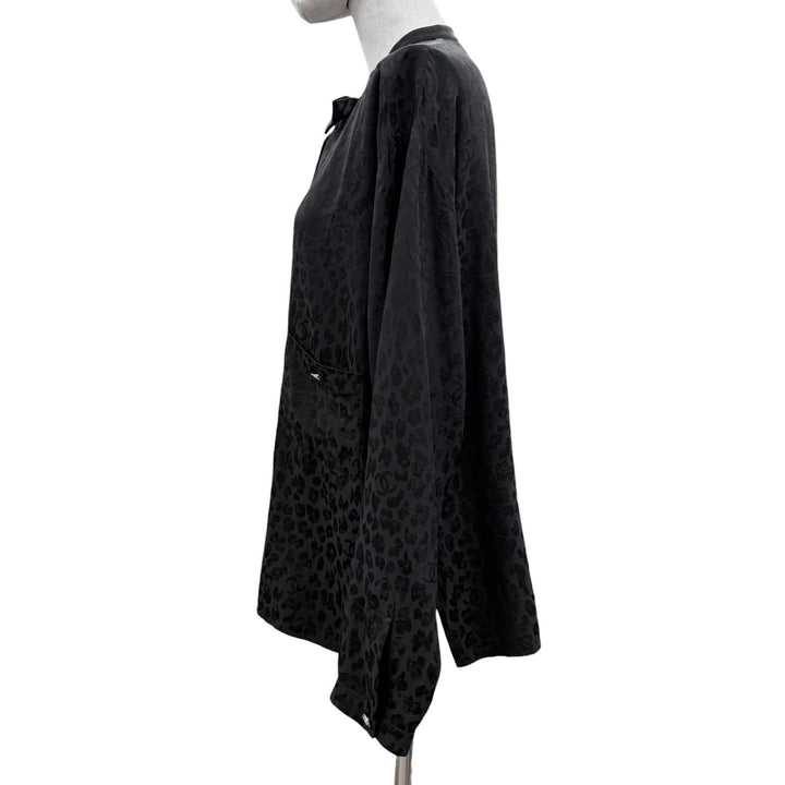 Great CHANEL blouse COCO MarkPattern black silk Women 40 P75261