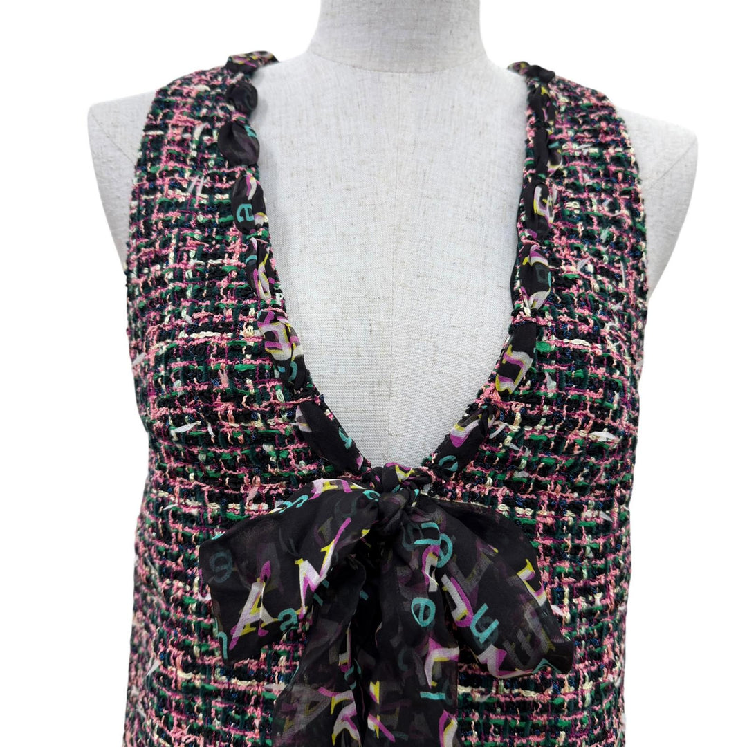 Excellent CHANEL one piece Tweed sleeveless top with silk logo ribbon 34 P60788