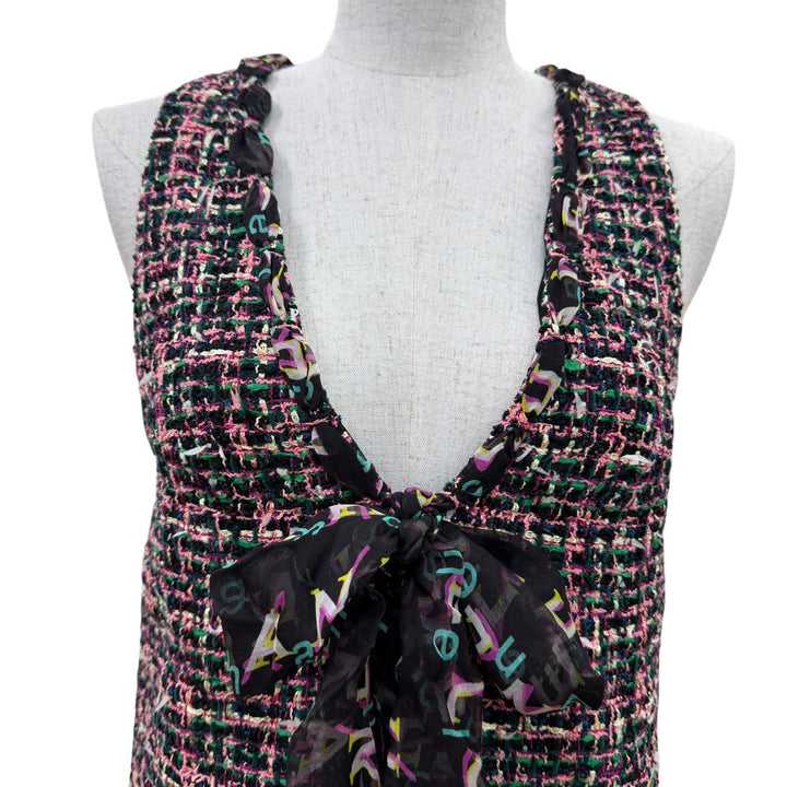 Excellent CHANEL one piece Tweed sleeveless top with silk logo ribbon 34 P60788
