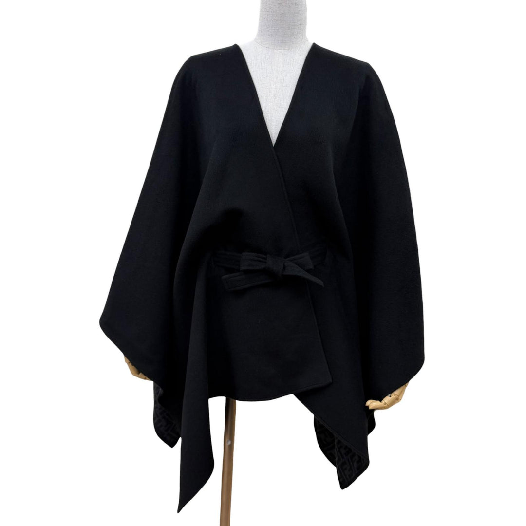 Excellent FENDI poncho Silk blend Zucca pattern lining and belt. FXX807