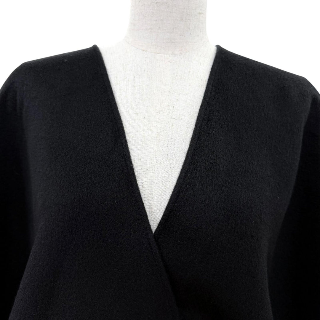 Excellent FENDI poncho Silk blend Zucca pattern lining and belt. FXX807