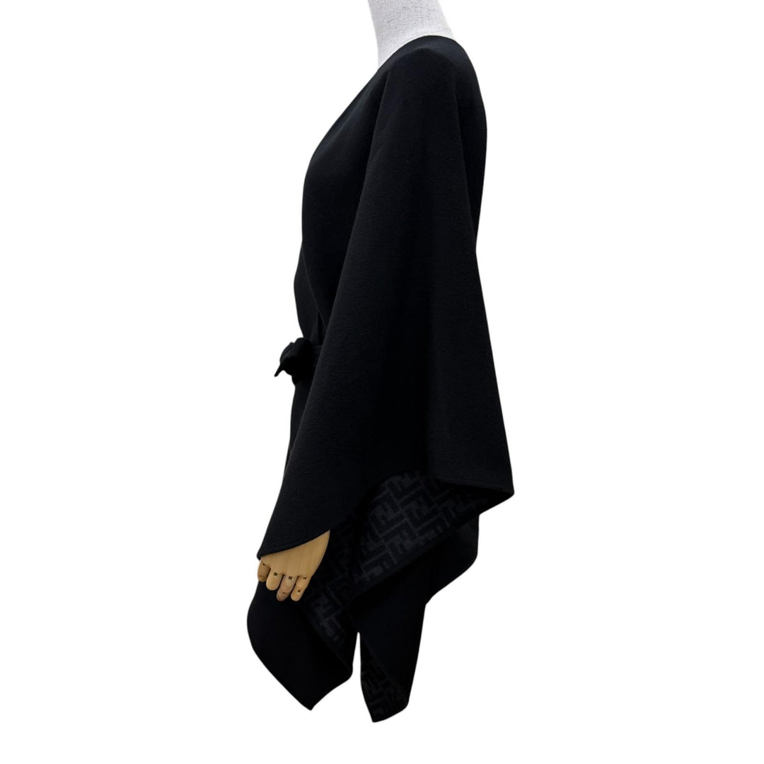 Excellent FENDI poncho Silk blend Zucca pattern lining and belt. FXX807