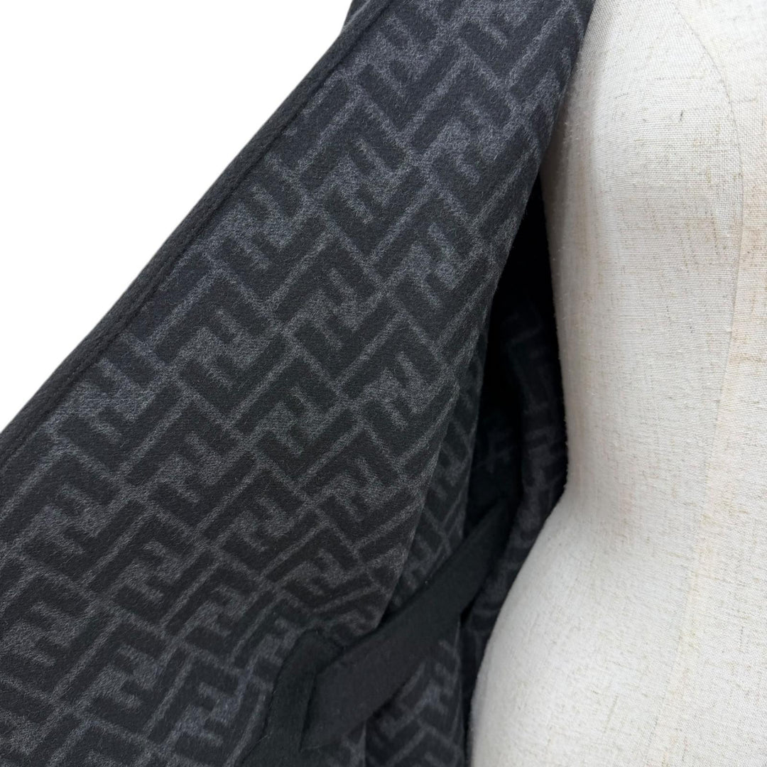 Excellent FENDI poncho Silk blend Zucca pattern lining and belt. FXX807