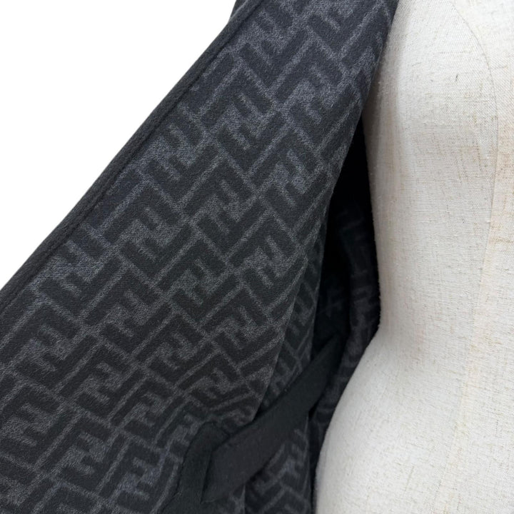 Excellent FENDI poncho Silk blend Zucca pattern lining and belt. FXX807