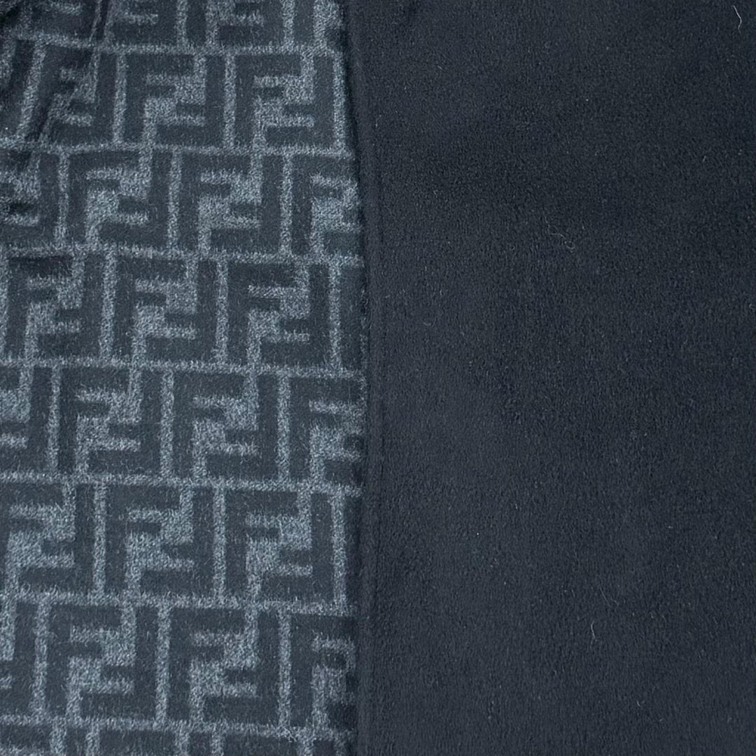 Excellent FENDI poncho Silk blend Zucca pattern lining and belt. FXX807