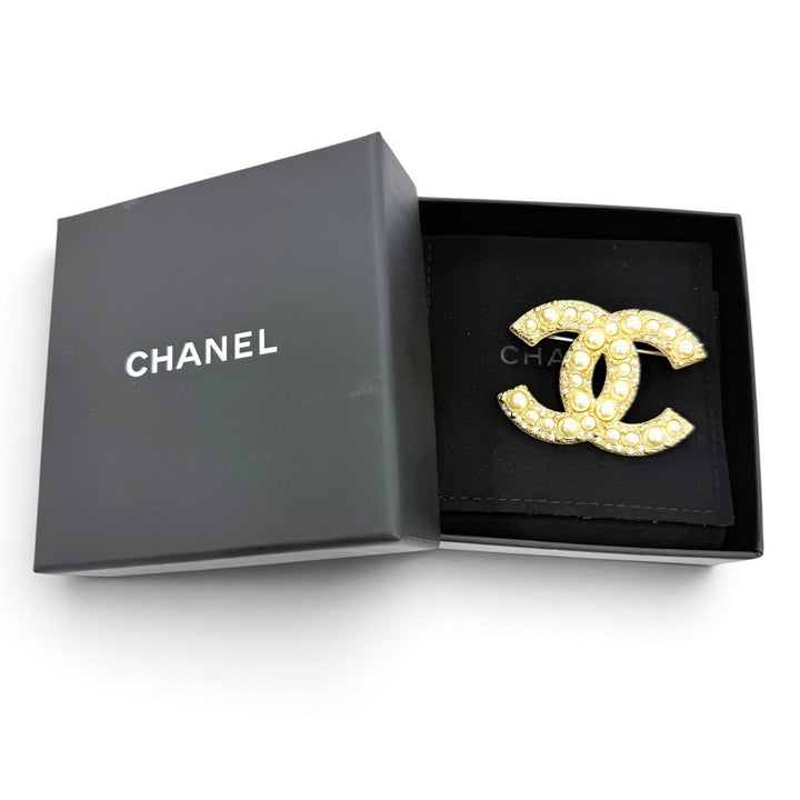 Excellent CHANEL Brooch COCO Mark Fake Pearl gold metal Women F24V
