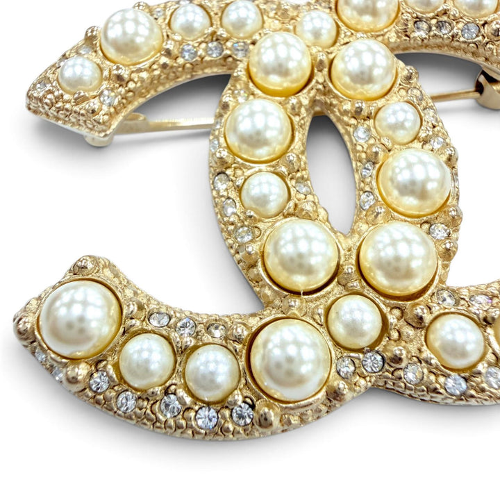 Excellent CHANEL Brooch COCO Mark Fake Pearl gold metal Women F24V