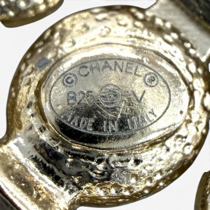 Excellent CHANEL Brooch COCO Mark Fake Pearl white Women B25V