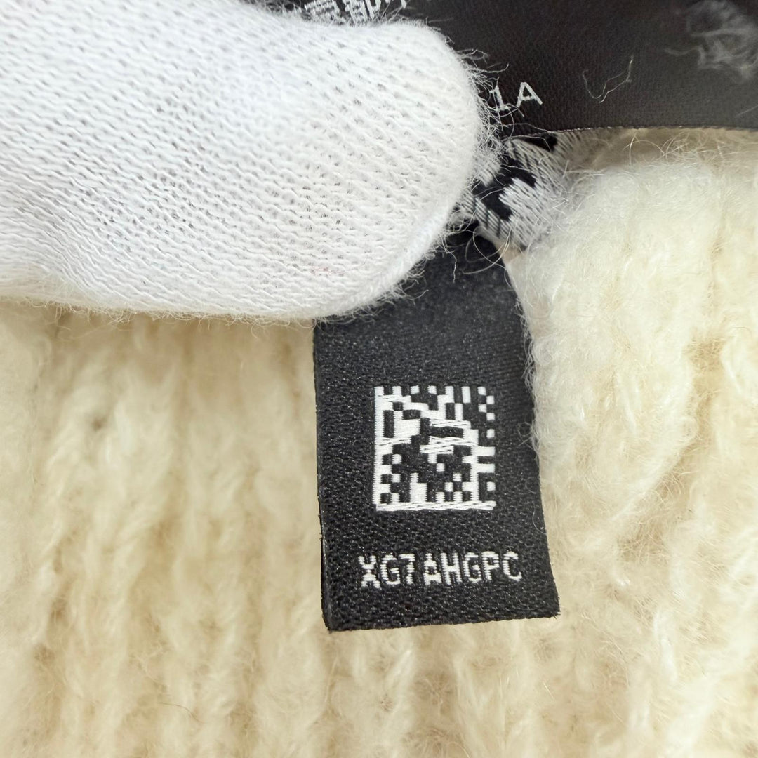 Excellent CHANEL Knit cap COCO Mark embroidered beanie Ivory cashmere Women