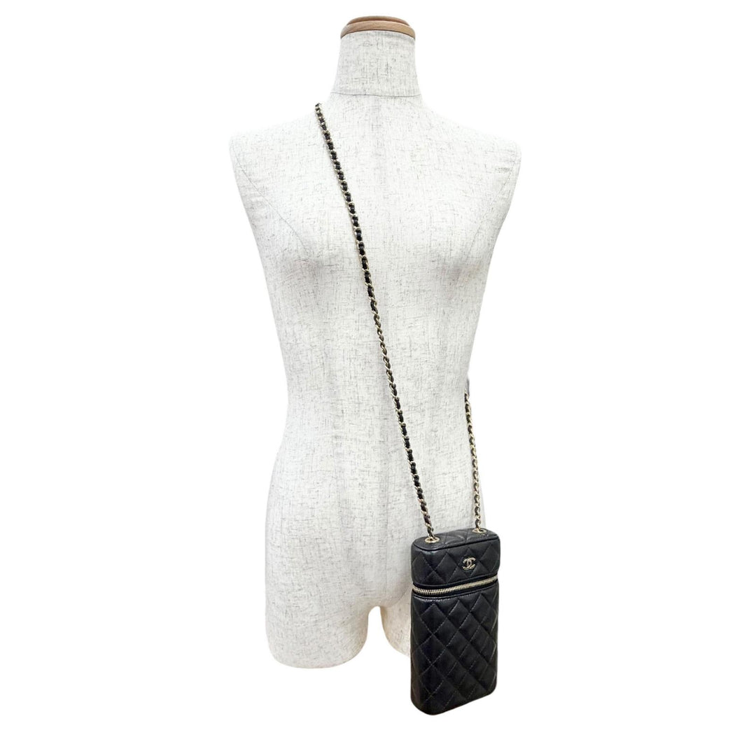 Excellent CHANEL Shoulder Bag Matelassé Vanity Phone Bag Chain black Caviar