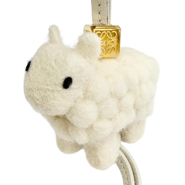 Excellent LOEWE Bag charm Sheep, anagram cube, felt, calf leather Ivory felt