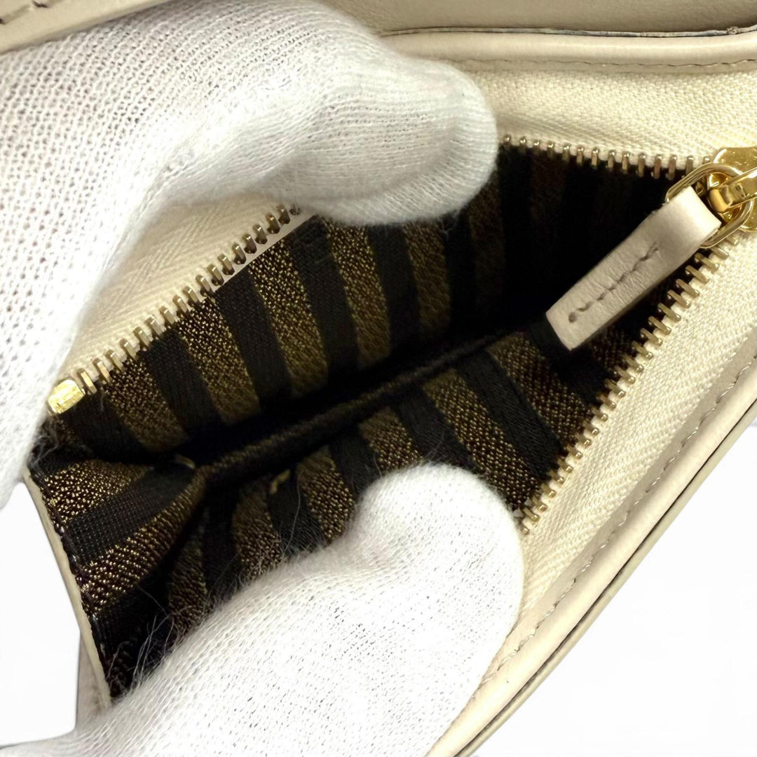 Excellent FENDI Bifold Wallet beige leather Women 8M0420