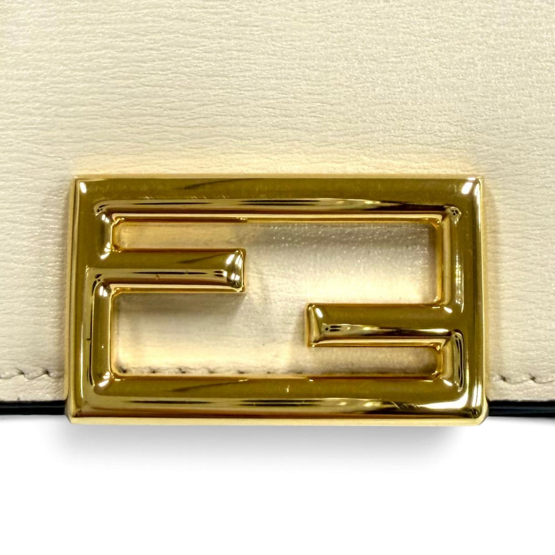 Excellent FENDI Bifold Wallet beige leather Women 8M0420
