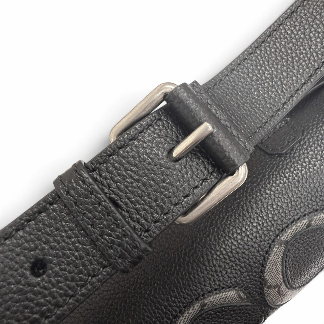 Pristine GUCCI Sling bag GG Supreme Logo Belt Bag black leather 768111