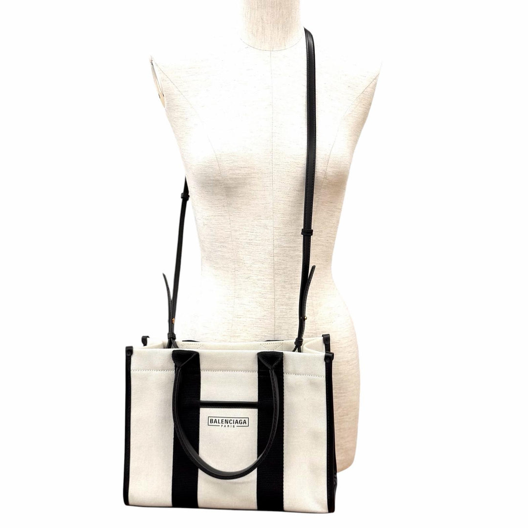 Excellent BALENCIAGA Handbag Hardware, leather accents, canvas, 2-way bag 671402