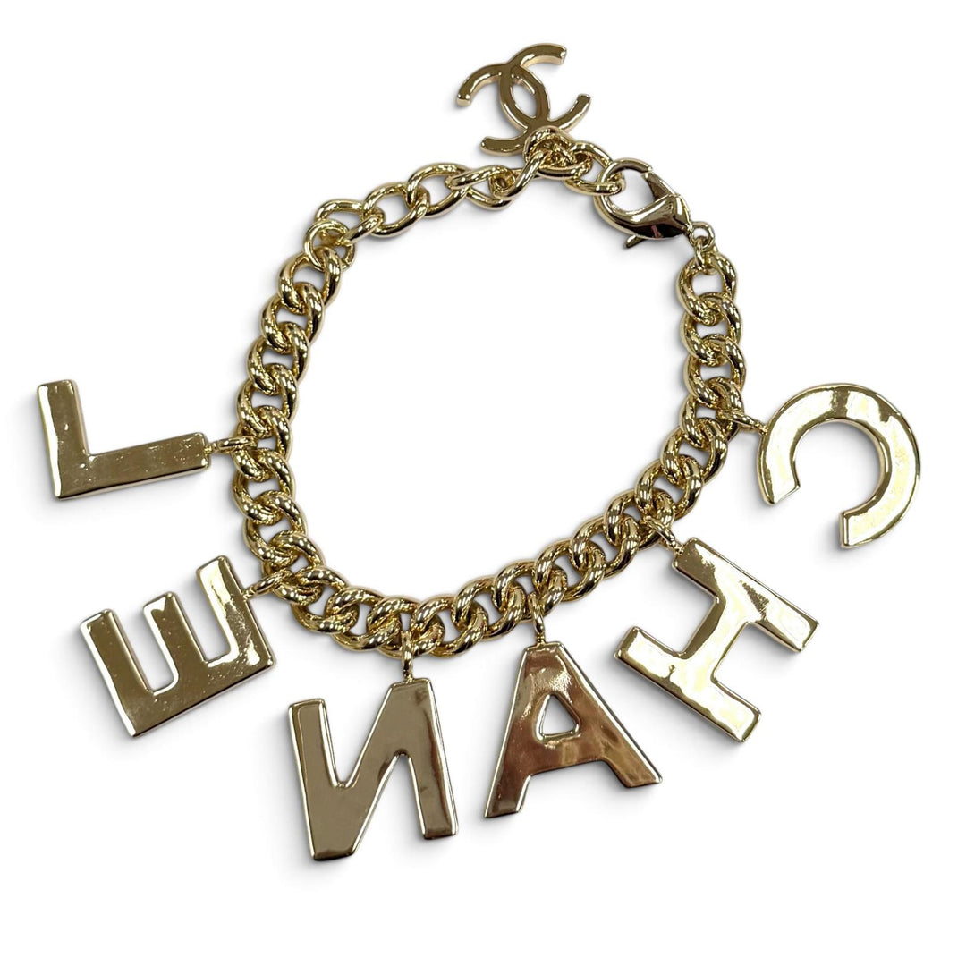 Great CHANEL bracelet Logo design: COCO Mark Chain gold Women B22A AB8724