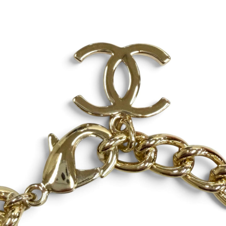 Great CHANEL bracelet Logo design: COCO Mark Chain gold Women B22A AB8724