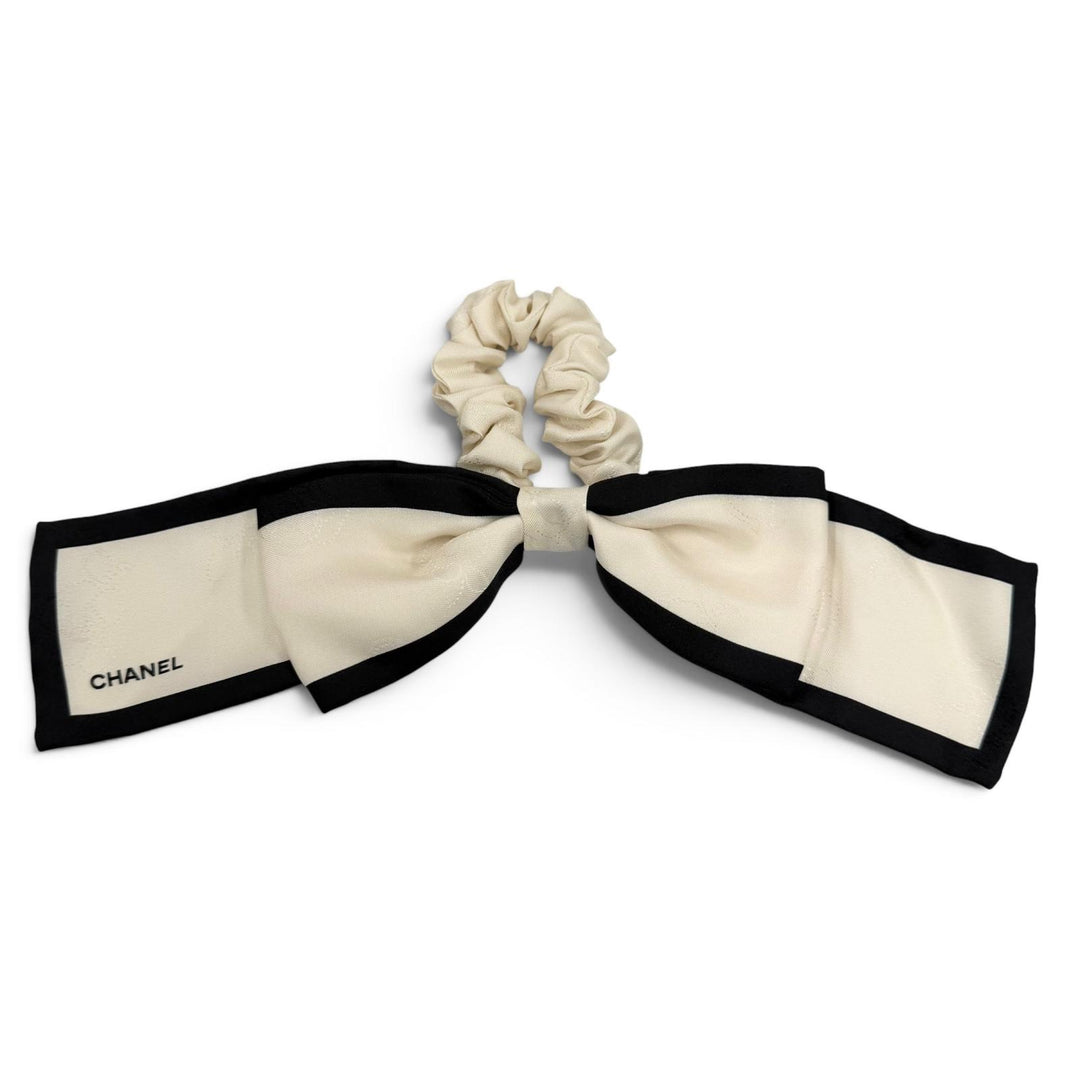Excellent CHANEL Shush Camellia logo white silk Women 22V
