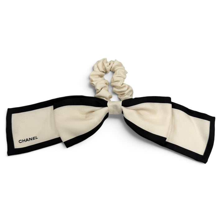 Excellent CHANEL Shush Camellia logo white silk Women 22V