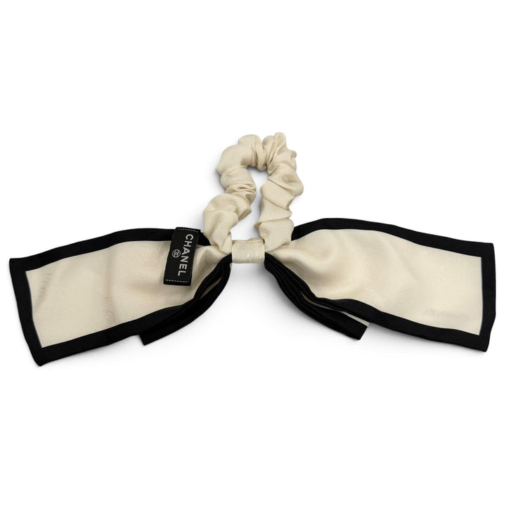 Excellent CHANEL Shush Camellia logo white silk Women 22V