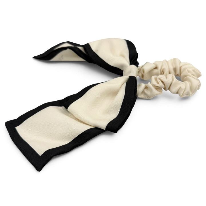 Excellent CHANEL Shush Camellia logo white silk Women 22V