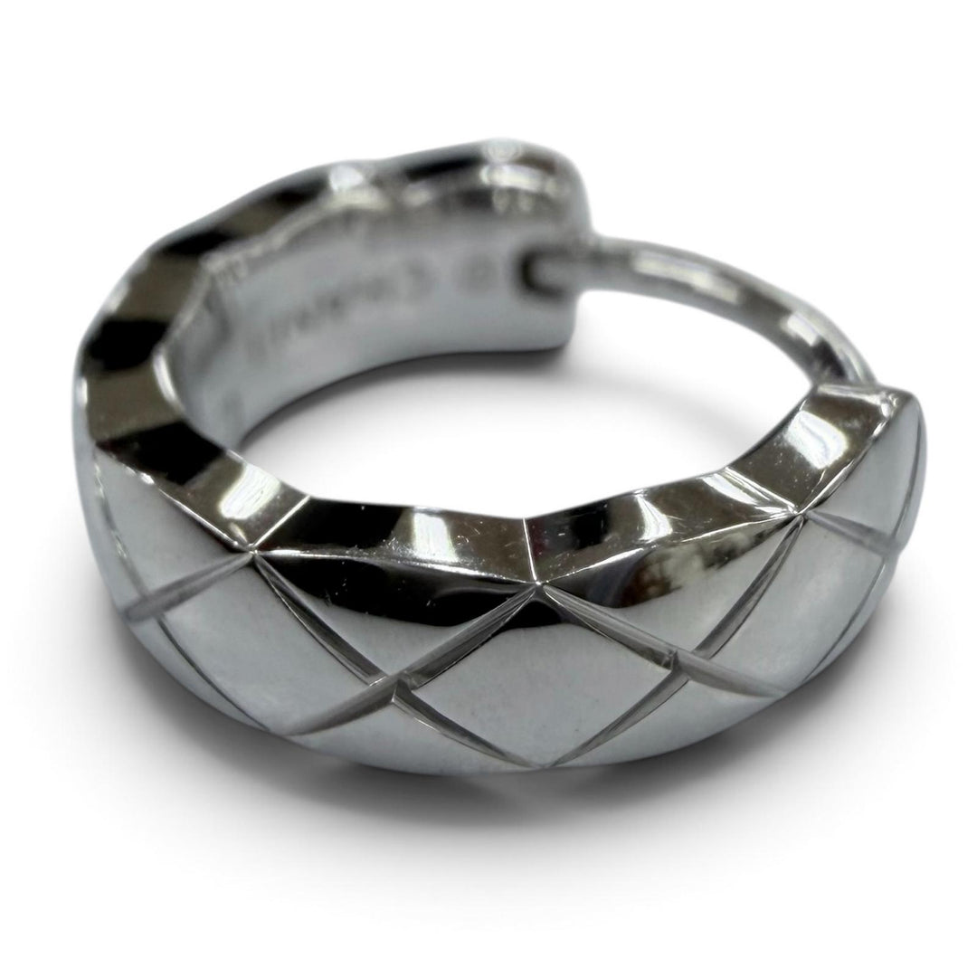 Excellent CHANEL Pierce Coco Crush Collection Single Mini Hoop White gold J12687