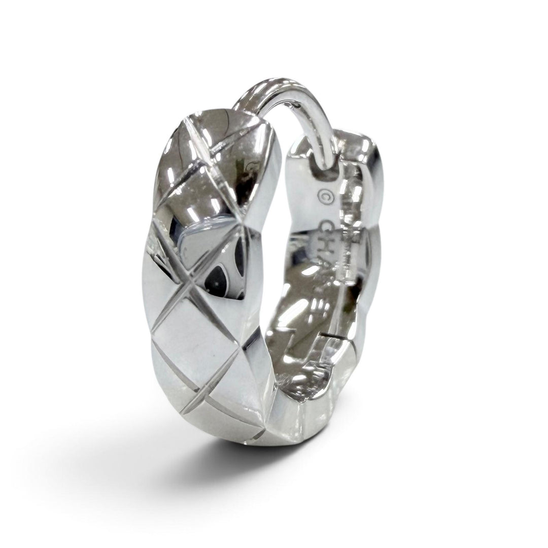 Excellent CHANEL Pierce Coco Crush Collection Single Mini Hoop White gold J12687