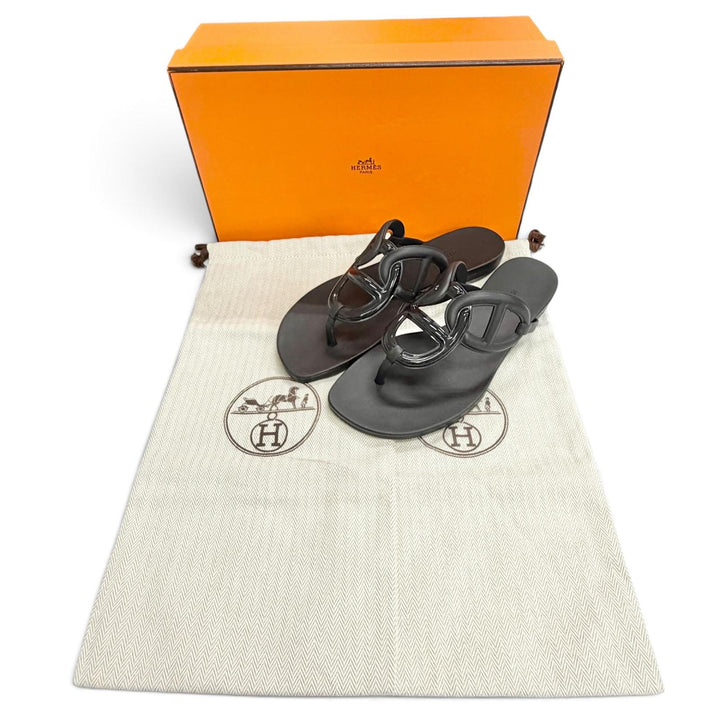 Pristine HERMES Sandals Ejuri Chaine d'Ancre motif rubber flats black Women 35
