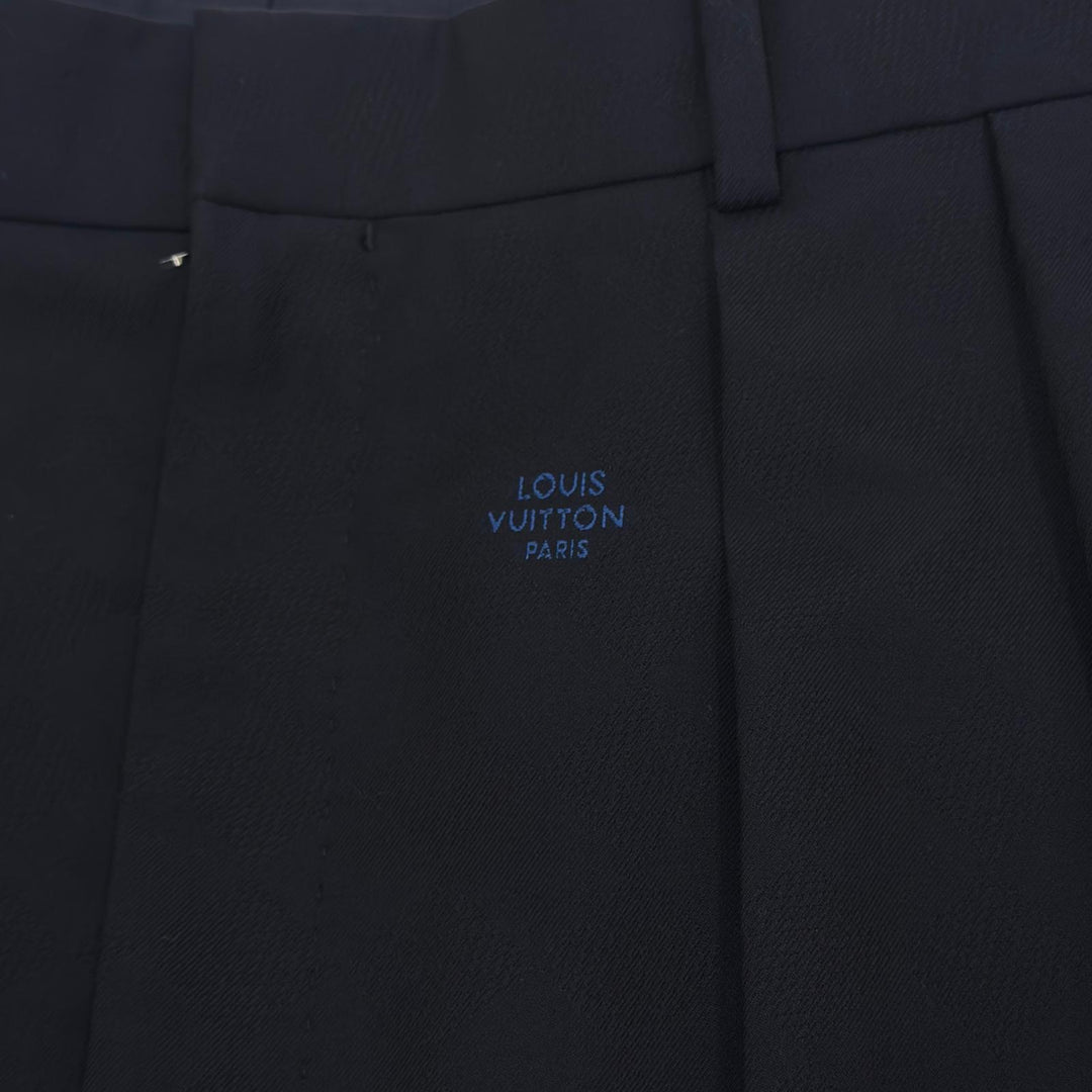 Excellent LOUIS VUITTON Pants Damier tailored shorts black wool mens 44