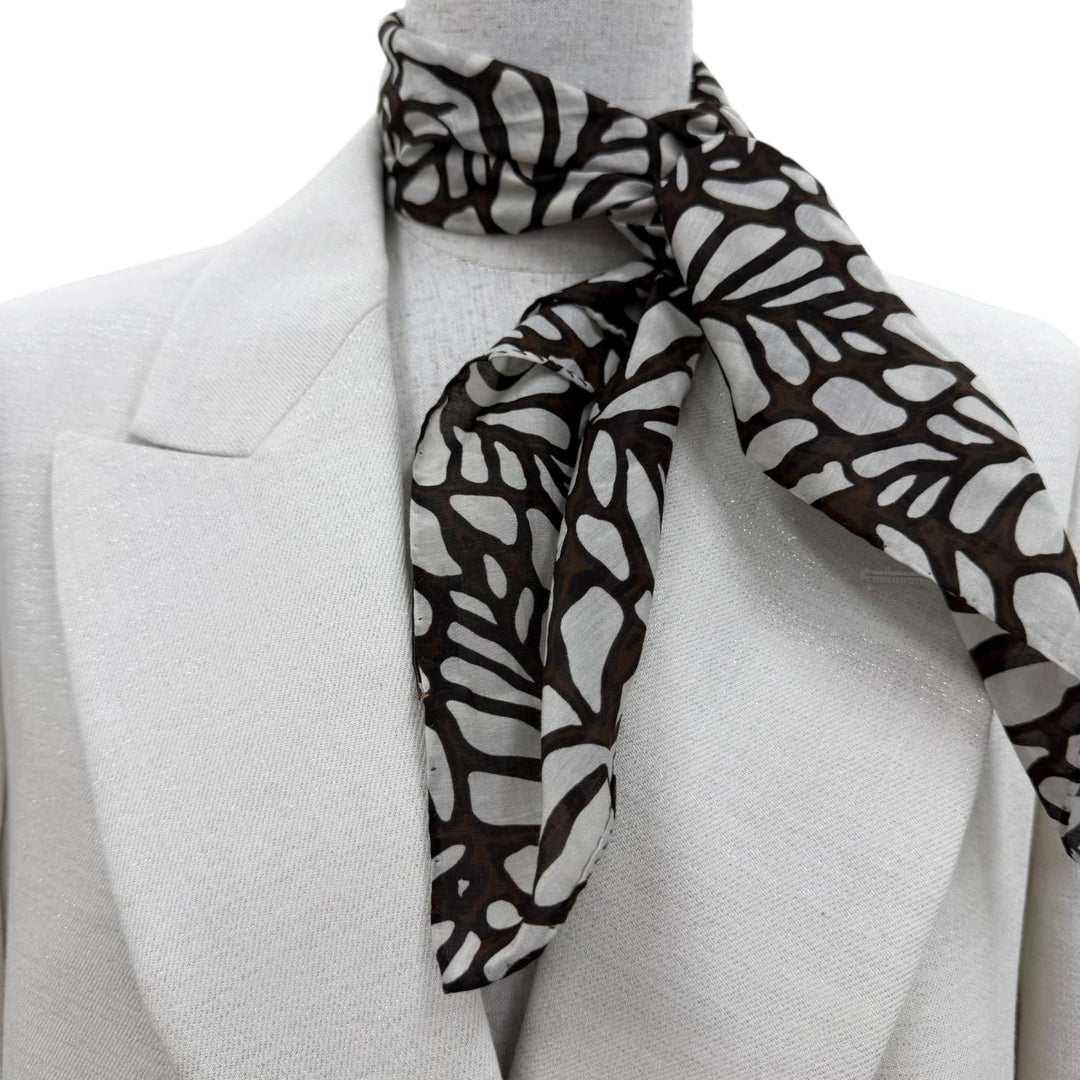 Excellent Brunello Cucinelli Double-breasted jacket with scarf trim. White 40