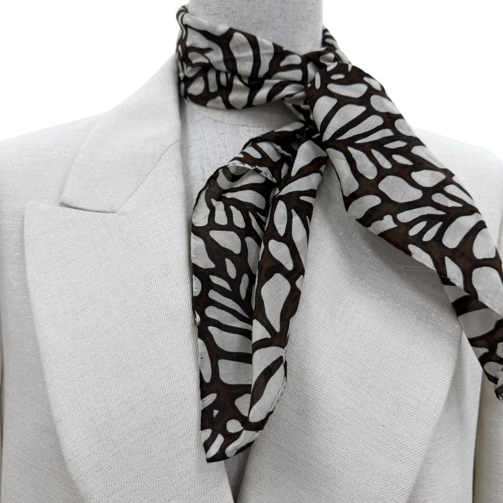 Excellent Brunello Cucinelli Double-breasted jacket with scarf trim. White 40