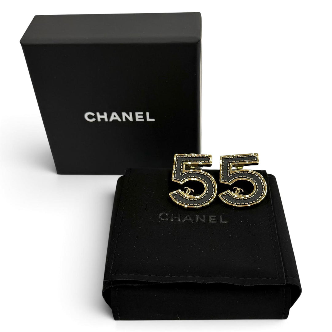 Great CHANEL Pierce COCO Mark 5 motif black Women B23S