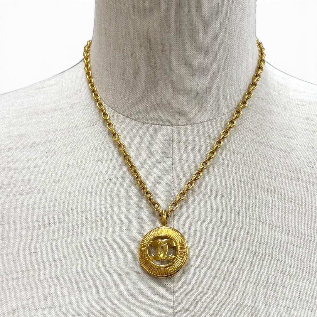 Very Good CHANEL Necklace COCO Mark Chain gold Women