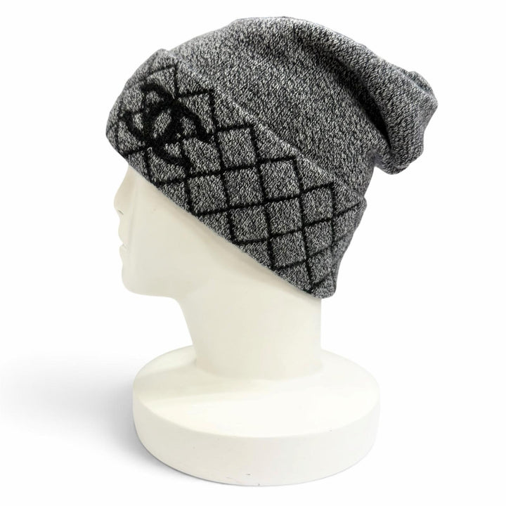 Excellent CHANEL 94% Cashmere Matelassé COCO Mark Knit Cap Beanie gray 18A