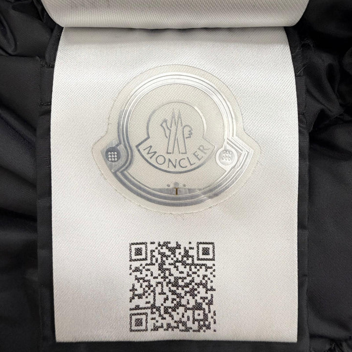 Excellent MONCLER Down jacket AVOCE Logo patch, hooded short jacket black 1