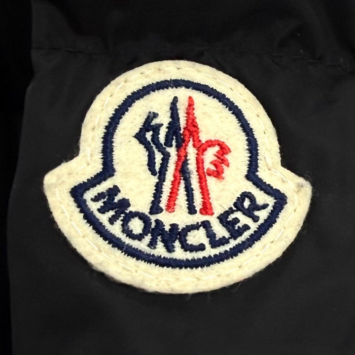 Very Good MONCLER down coat CHONDRILLE Logo patch, hooded, concealed placket 1