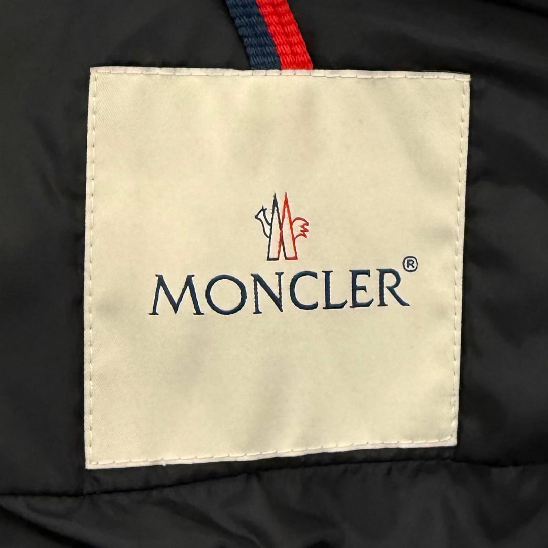 Very Good MONCLER down coat CHONDRILLE Logo patch, hooded, concealed placket 1
