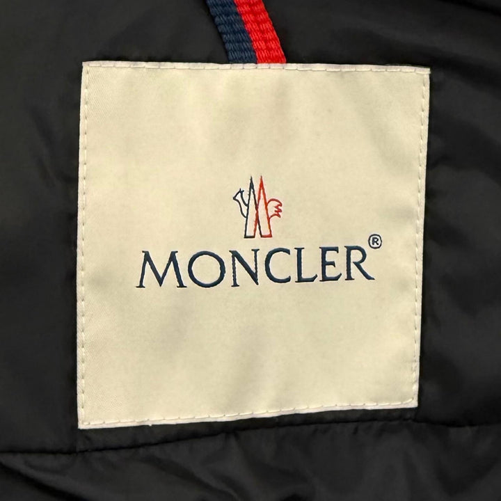 Very Good MONCLER down coat CHONDRILLE Logo patch, hooded, concealed placket 1