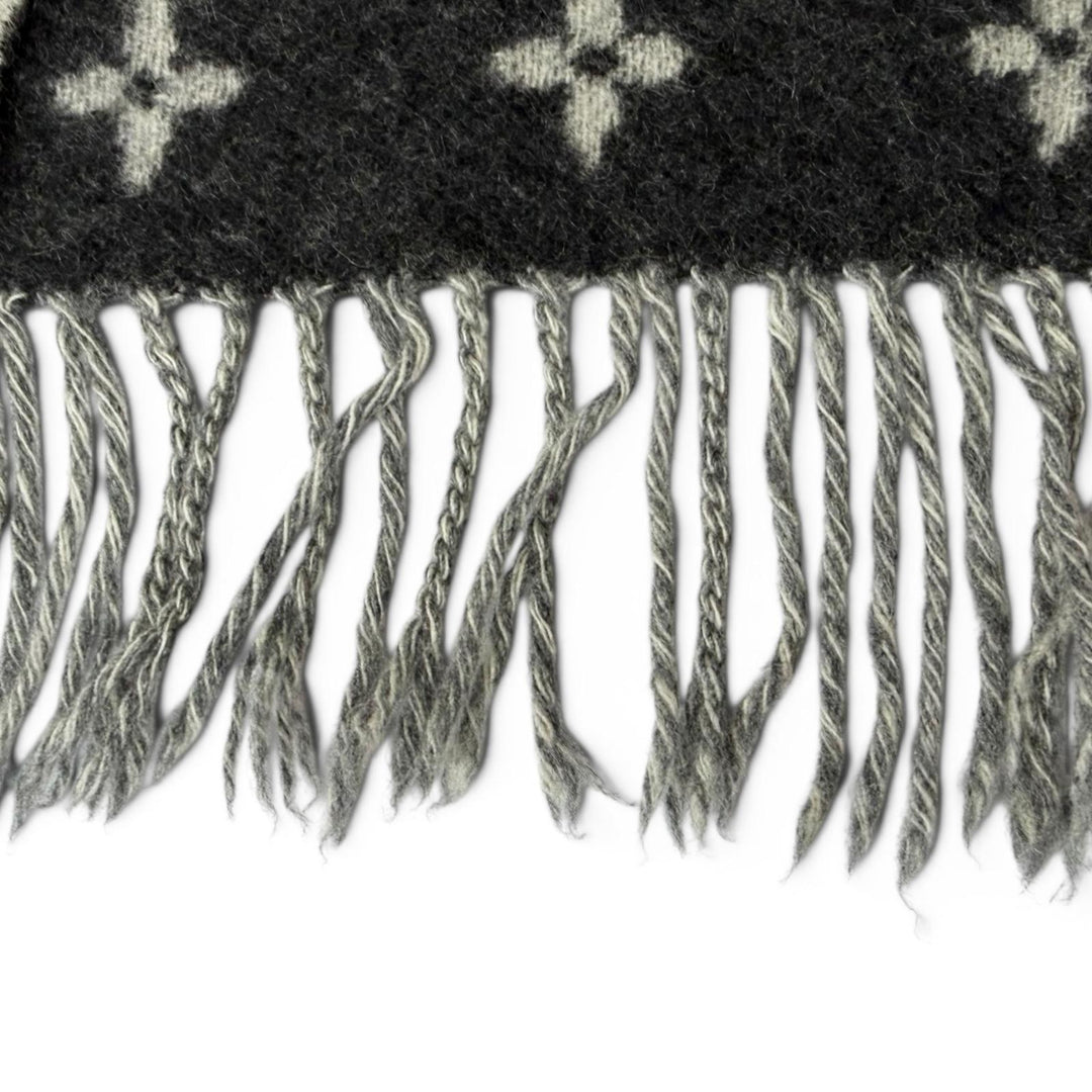 Great LOUIS VUITTON Scarf Esharp / LV Split Monogram fringe shawl black
