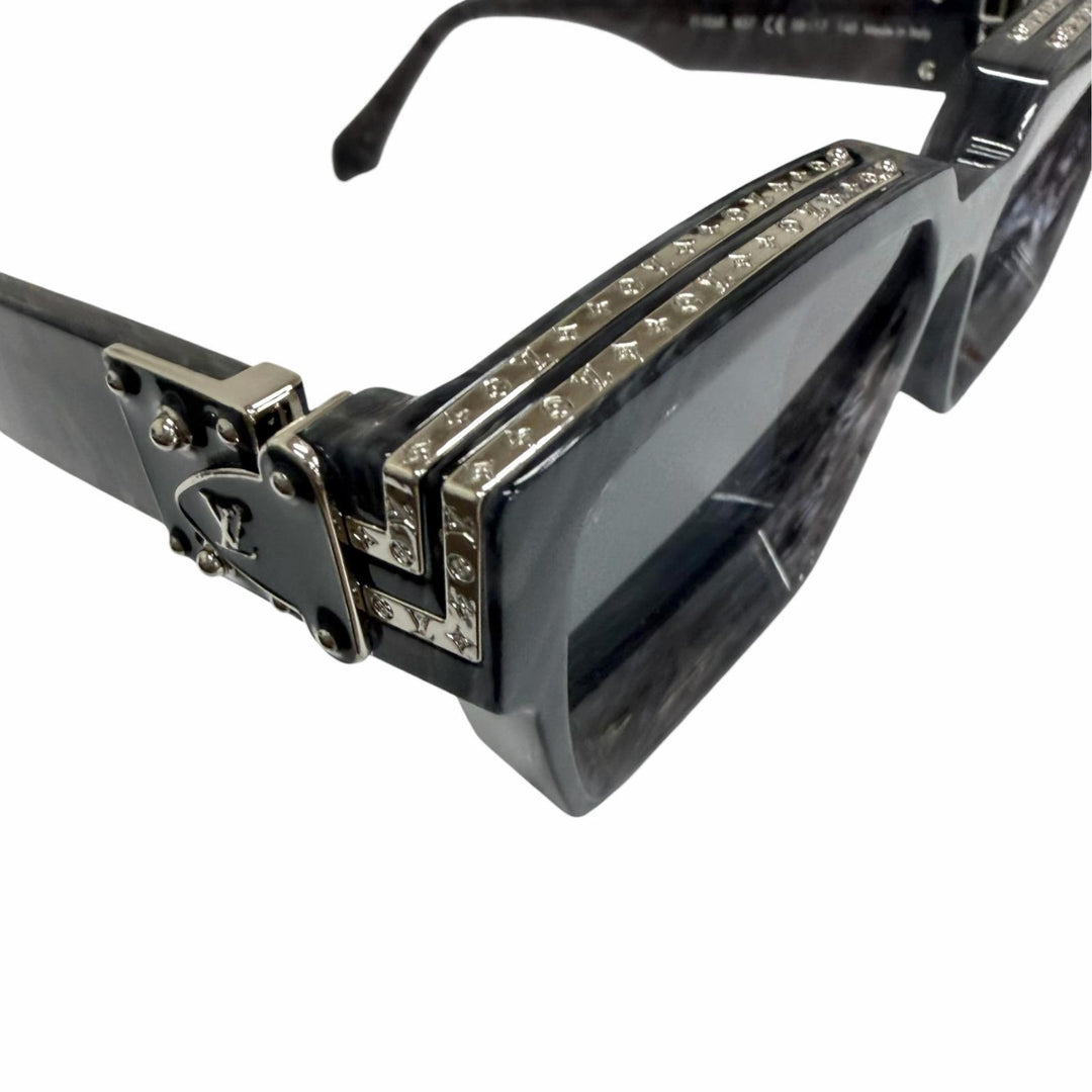 Excellent LOUIS VUITTON sunglasses 1.1 Millionaire Marble Square Gris
