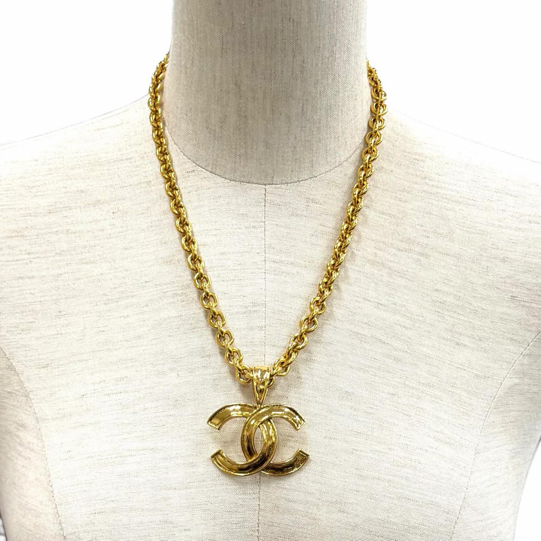 Great CHANEL Necklace COCO Mark Chain gold Women 94P