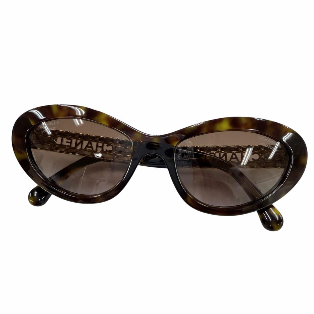 Excellent CHANEL sunglasses Logo, leather accents, cat eye design Brown 5538-Q-A